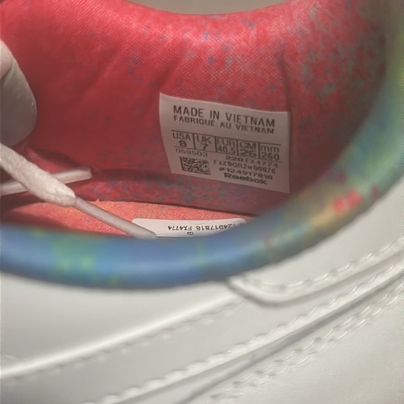 Reebok white shoes pride version - Picture 4 of 4